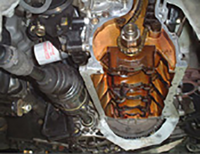 エンジンフロントカバーのオイル漏れ修理